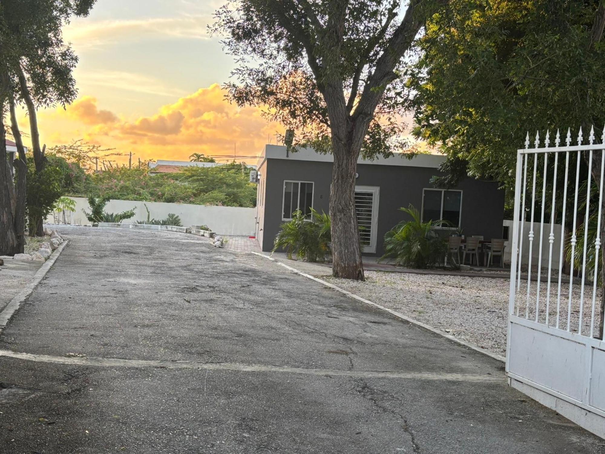 Advantage Apartments Curacao ウィレムスタッド エクステリア 写真